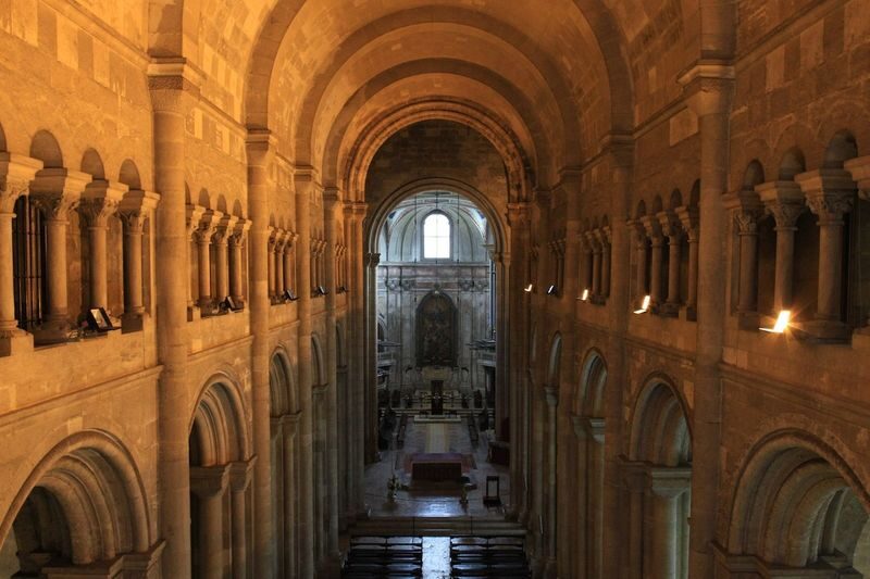 Lisbon Cathedral Ticket - Inside Lisbon Cathedral, from nave to chapel