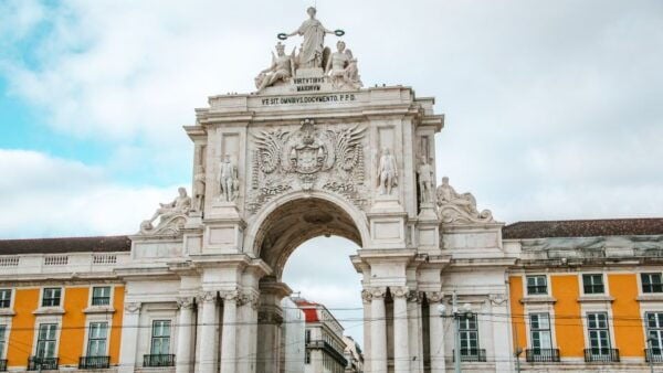 Lisbon: City Exploration Game and Tour on Your Phone - The Sum Up