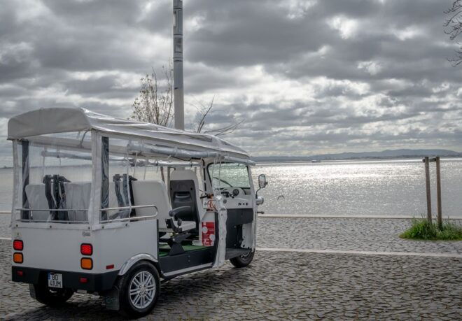 Lisbon: City Highlights Tour With Tuk Tuk - Customer Reviews