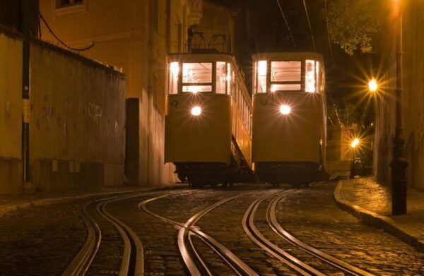 Lisbon City of 7 Hills, Walking Tour and Belem Discovery Era - Lunch and Refreshments