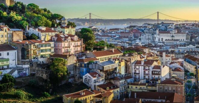Lisbon City Tour HALF DAY 4h - VAN - Experience and Highlights