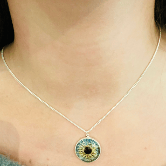 Lisbon - Creation of Necklaces From Your Iris - Iris Photography Process