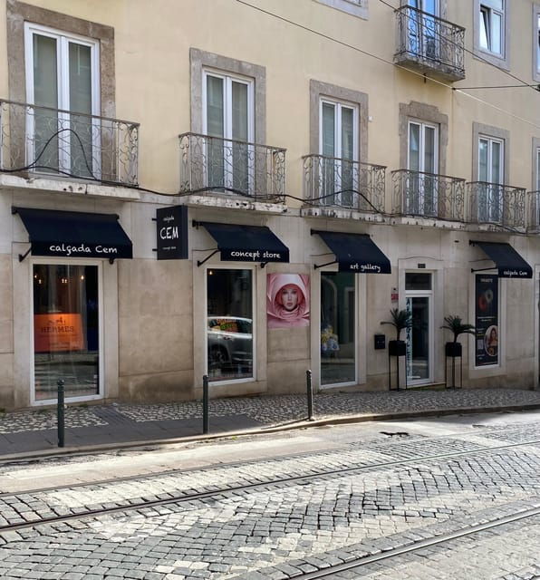 Lisbon - Creation of Necklaces From Your Iris - Necklace Crafting and Delivery