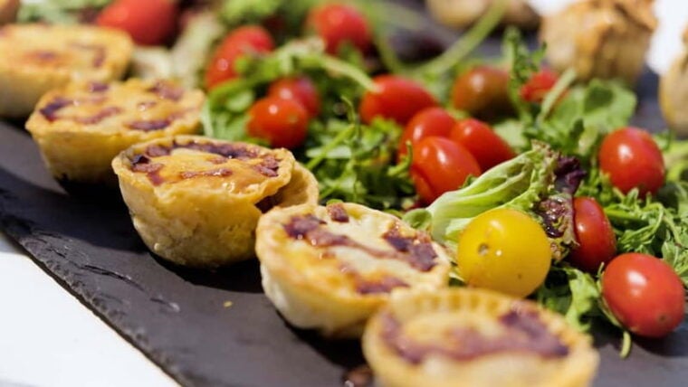 LISBON DAILY TOUR in a Vintage Jeep with FOOD&DRINK Tastings - The Experience in Practice: What You Can Expect
