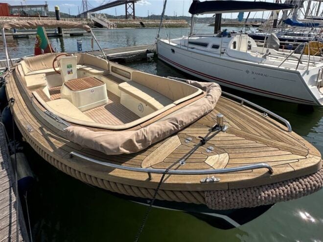 Lisbon: Daylight or Sunset Cruise With Free Drink and Snacks - Inclusions