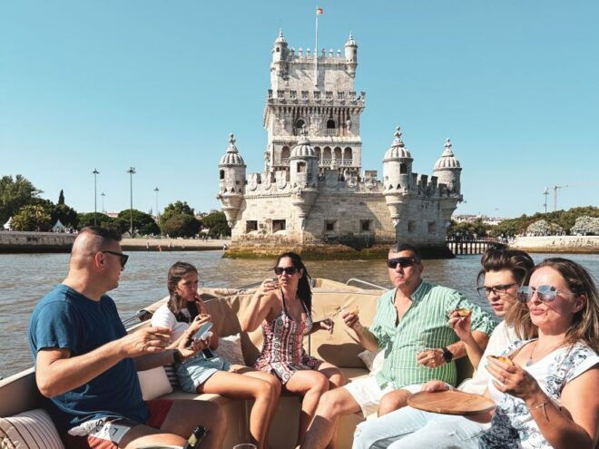 Lisbon: Daylight or Sunset Cruise With Free Drink and Snacks - Key Highlights