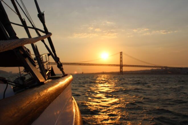 Lisbon: Daylight or Sunset on a Vintage Sailboat - Selecting Participants and Dates