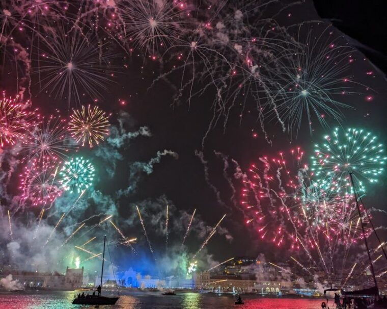 Lisbon: Dazzling New Year's Private Boat Tour (2h) - Pricing and Value