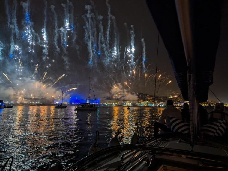 Lisbon: Dazzling New Year's Private Boat Tour (2h) - Who Should Consider This Tour?