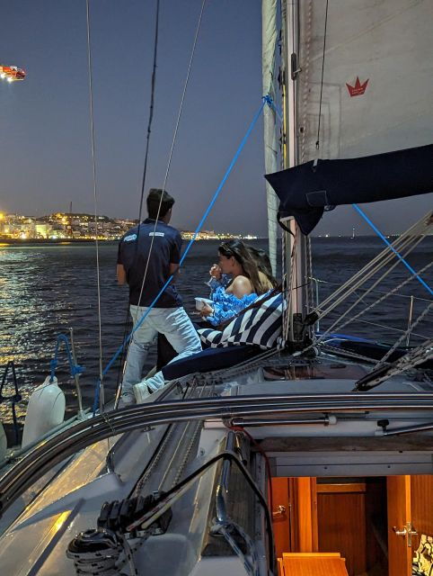 Lisbon: Dazzling New Year's Private Boat Tour (2h) - FAQs