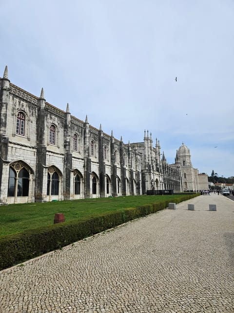 LISBON: DELUXE VIEW FROM THE HEIGHTS - FULL DAY TOUR BY CAR - Experience Description