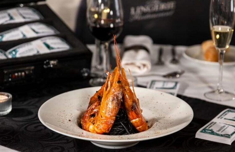 Lisbon: Erotic Cabaret Show and Dinner - Atmosphere and Ambience