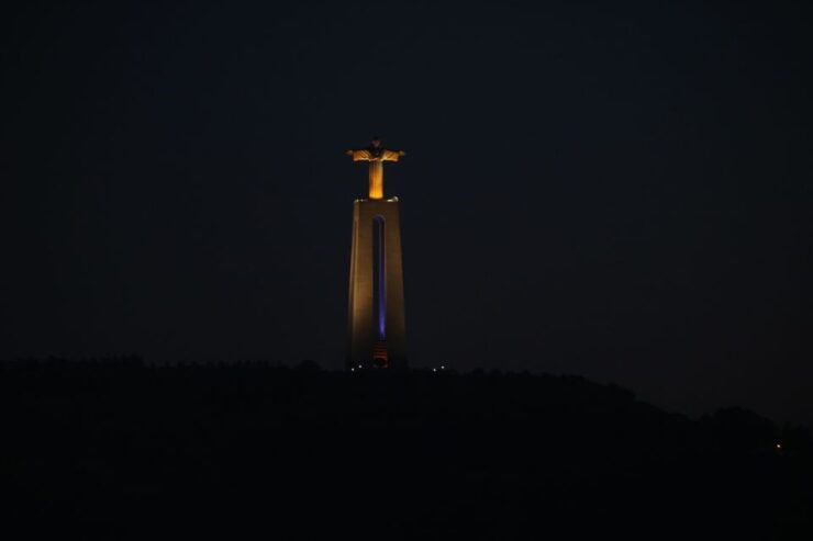 Lisbon: Exclusive Night Tour - Tour Overview