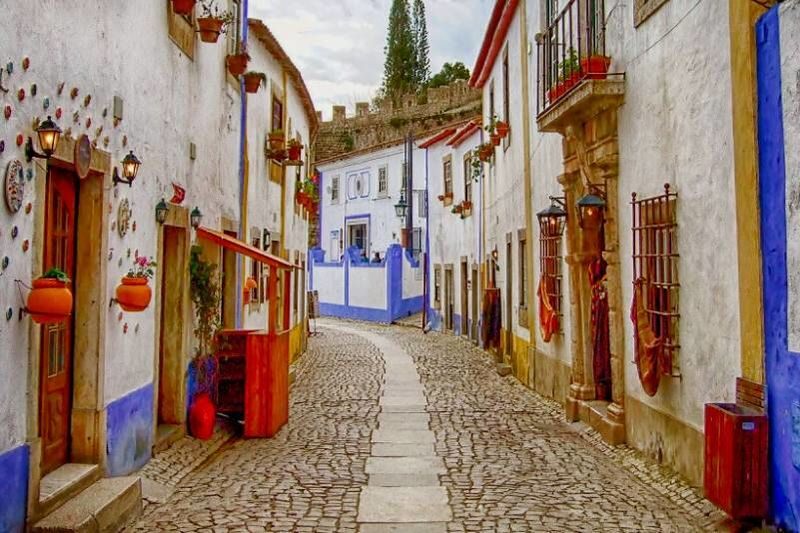 Lisbon Fátima & Batalha Full-Day Small Group Tour with Transfers - Batalha: Gothic stone and national history