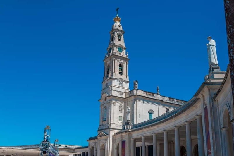 Lisbon: Fátima, Batalha, Nazaré and Óbidos Small-Group Tour - How the Day Flows