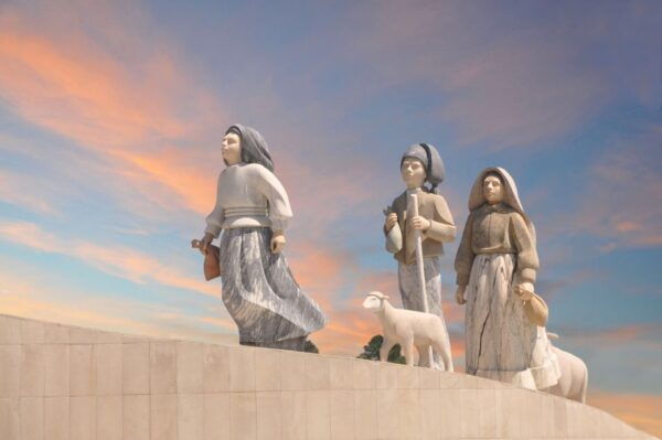 Lisbon: Fátima, Nazaré, Óbidos & São Martinho Do Porto Tour - Common Questions