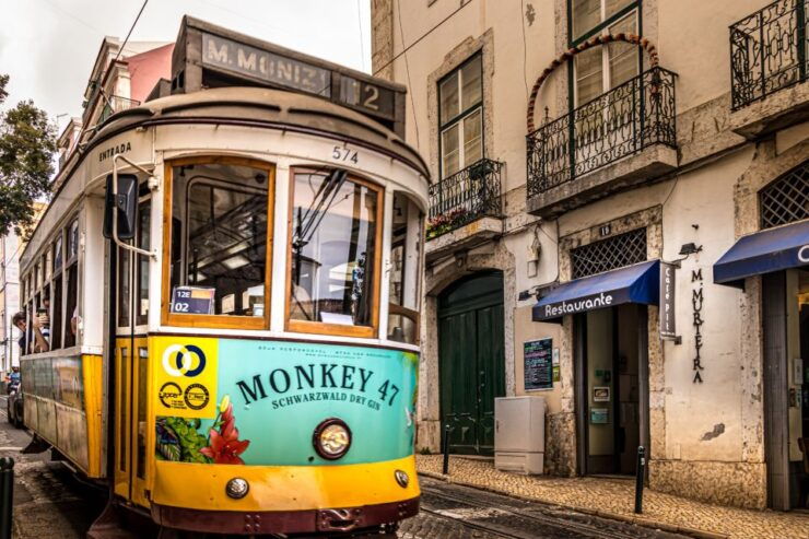 Lisbon: First Discovery Walk and Reading Walking Tour - Activity Details