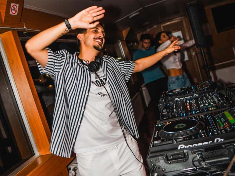 Lisbon Float Party: Most exclusive Boat Party in Lisbon - An Authentic, Stylish Sunset Cruise