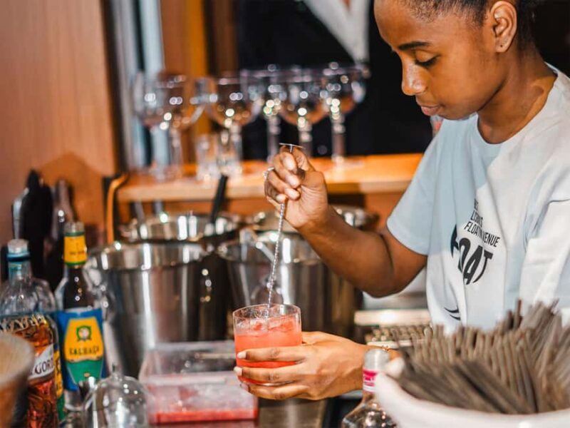 Lisbon Float Party: Most exclusive Boat Party in Lisbon - Drinks, Surprises, and Special Touches