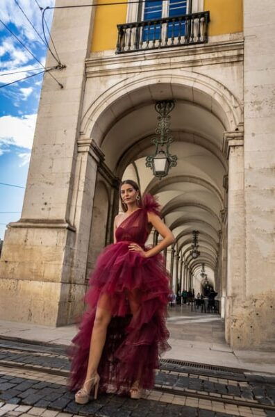 Lisbon: Flying Dress & Fashion Photoshoot at Iconic Places - Couple Photoshoots Available