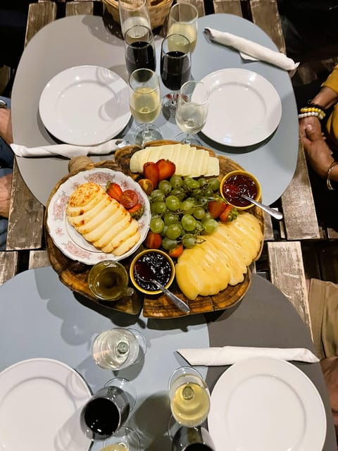 Lisbon: Food and Wine tasting tour in Local Hidden Gems - Setting the Scene: What the Tour Entails