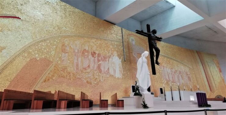 Lisbon: Full-Day Private Guided Tour to Fátima - Tour Duration and Languages Offered