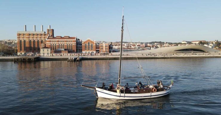 Lisbon: Full Day Tagus Experience Aboard a Traditional Boat - Experience Highlights