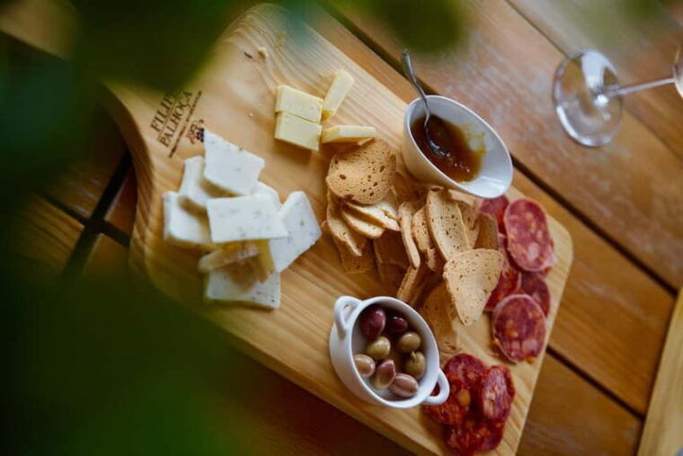 Lisbon: Full-Day Wine Tasting Tour in Setúbal ALL INCLUSIVE - What Makes This Tour Stand Out?