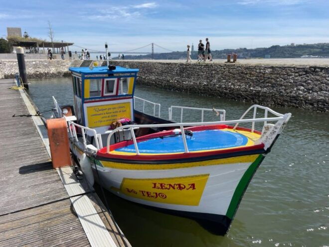 Lisbon: FULLY IMMERSIVE TRADITIONAL BOAT TOUR - Itinerary Highlights
