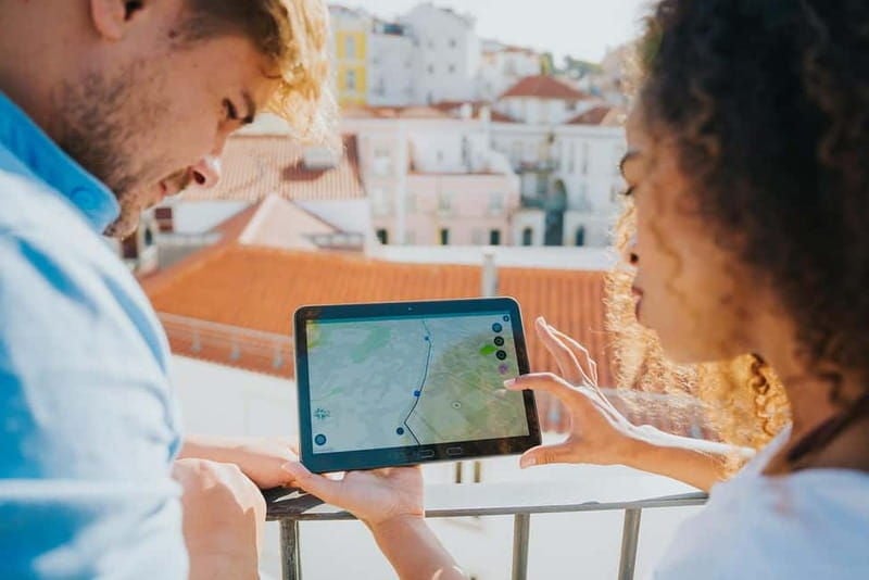 Lisbon: GPS-Guided Spinach Tour by Electric Car - Exploring Lisbon in a Funky Electric Car