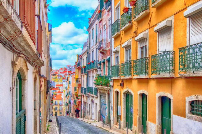 LISBON GRAND EXPERIENCE Tuktuk Tour in German - Experience Features