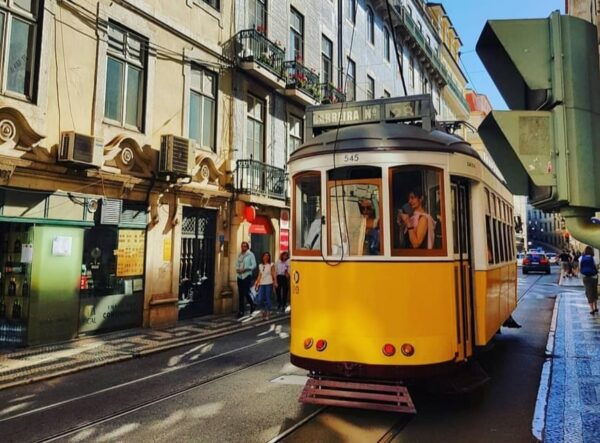 LISBON GRAND EXPERIENCE Tuktuk Tour in German - Key Attractions
