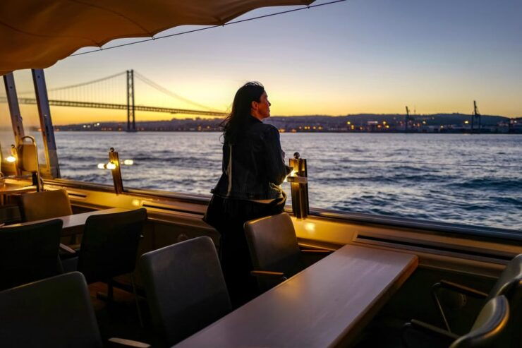 Lisbon: Happy Hour Cruise With 50% off All Drinks - Experience and Atmosphere