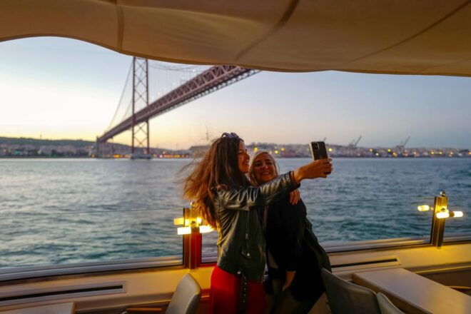 Lisbon: Happy Hour Cruise With 50% off All Drinks - Important Information
