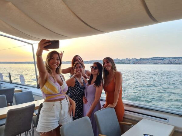 Lisbon: Happy Hour Cruise With 50% off All Drinks - Booking Process