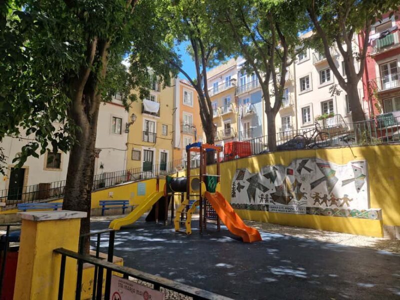 Lisbon: Hidden Gems Walking Tour with Coffee & Pastries - Discovering Graça & Spectacular Views