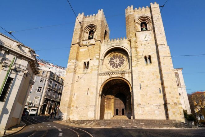 Lisbon: Hills Red Tram Tour by Tram 28 Route 24-Hour Ticket - Tour Description