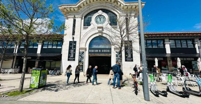 Lisbon: Historic City Sightseeing Private Tour by Tuk-Tuk - Tour Experience