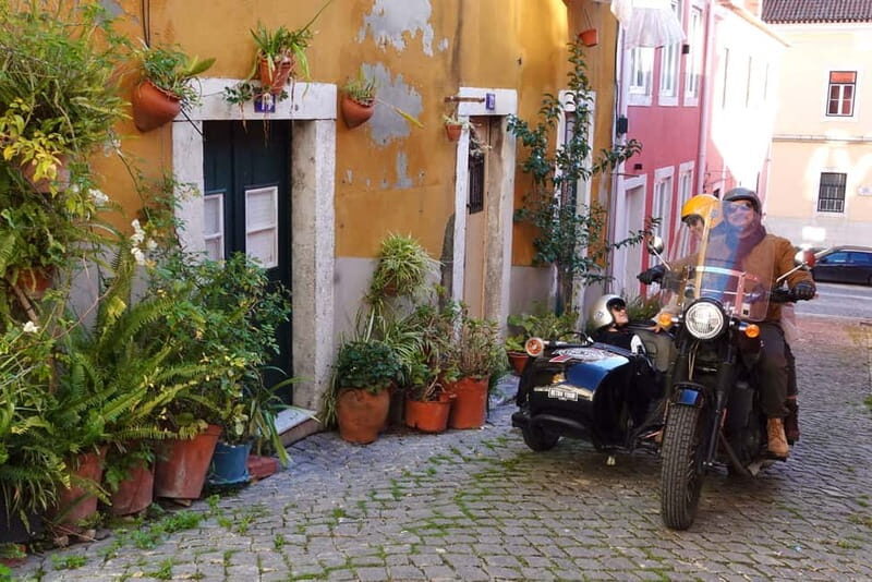 Lisbon : Historic Motorcycle Side-car Tour 1H - Why a Motorcycle Sidecar Tour Is a Fantastic Way to Explore Lisbon