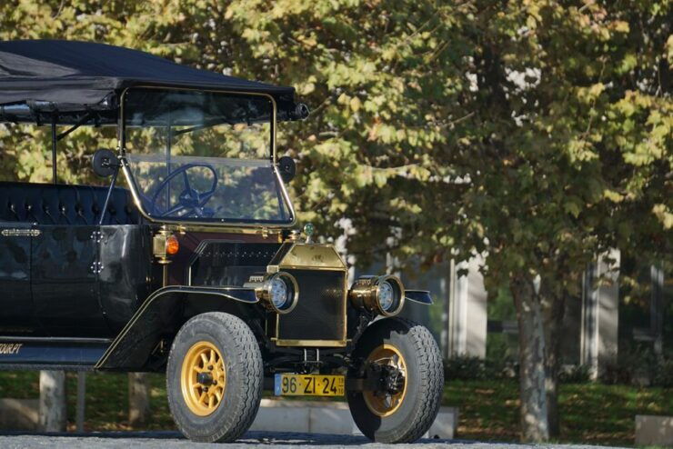 Lisbon: Historical Replica Vintage Car Tour - Tour Details
