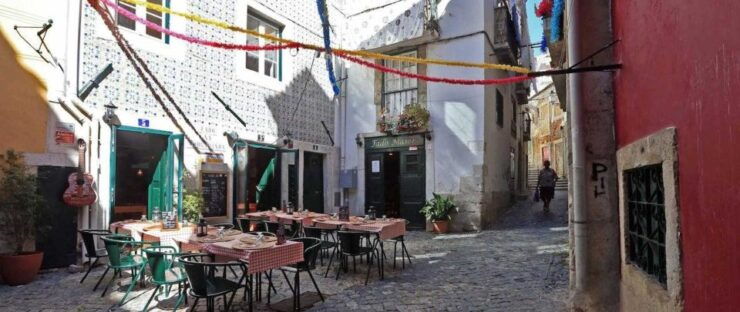 Lisbon: Historical Replica Vintage Car Tour - Experience Highlights