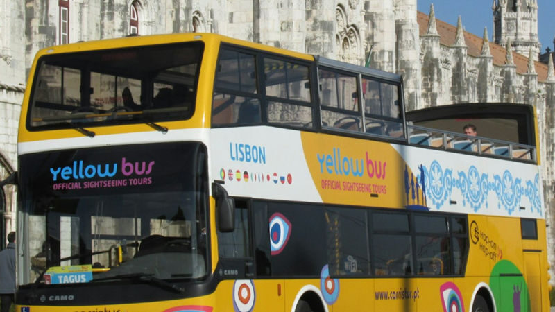 Lisbon hop-on hop-off bus with river cruise ticket - Start in the center, then choose your direction