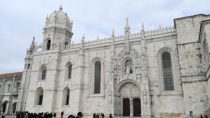 Lisbon: Jerónimos Monastery Guided Tour with Entry Ticket - Exploring the Jerónimos Monastery with a Guided Tour in Lisbon