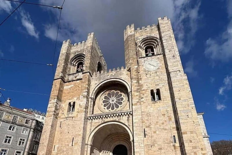 Lisbon: Live Fado Show in Historic Alfama with Port Wine - Good To Know