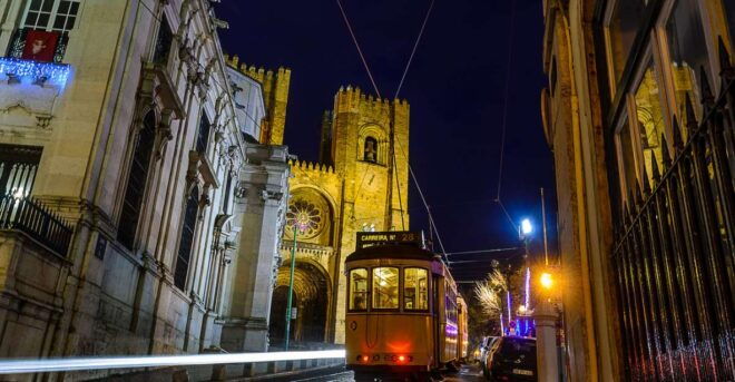 Lisbon: Luxury Fado Tour With Dinner Included - Inclusions Provided