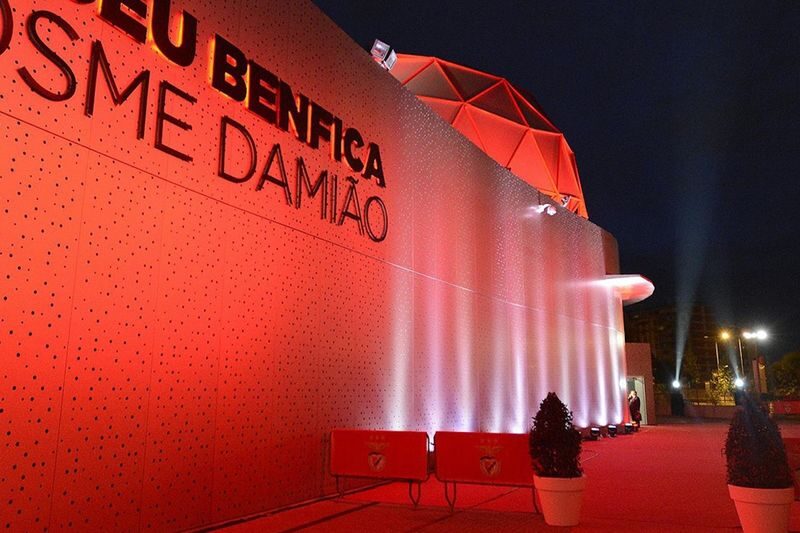 Lisbon: Luz Stadium Tour & SL Benfica Museum Entry Ticket - Hall of Fame, VR and the player tunnel
