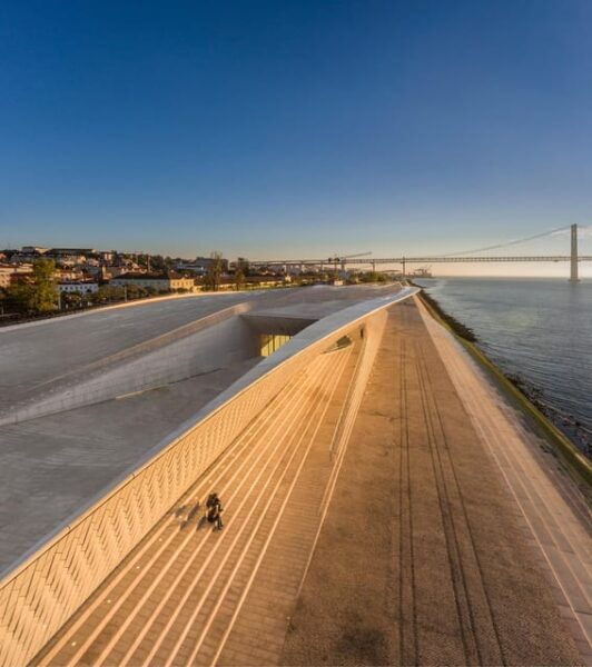 Lisbon: MAAT Gallery and MAAT Central Architecture Tour - Booking and Availability