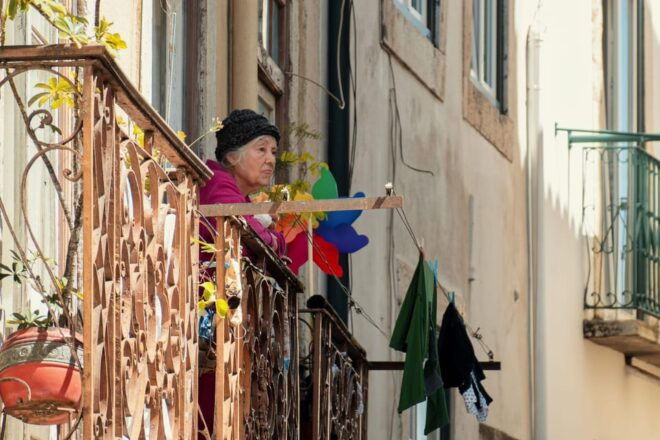 Lisbon: Magical-Mystery-Walkingtour for Photographer - Guide Background