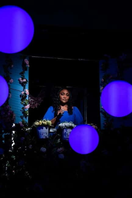 Lisbon: Mamma Mia Station Dinner Show with Drinks - What Is the Mamma Mia Station Dinner Show?