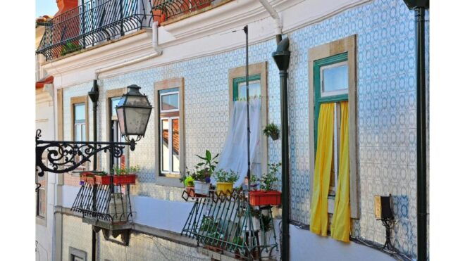 Lisbon: Moorish Quarter Free Walking Tour - Important Information
